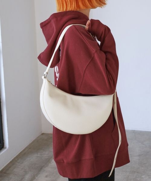 PAGEBOY（ページボーイ）の「ハーフムーンバック（バッグ・ブラック09/アイボリー52/ライム67・FREE）」の6枚目の写真