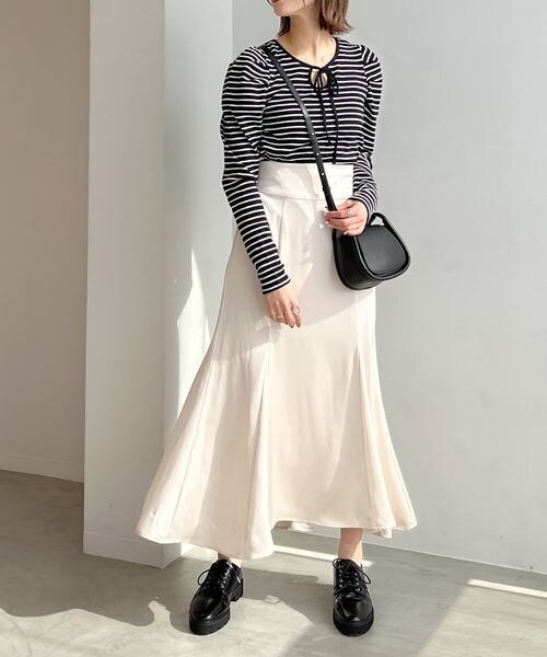 mysty woman（ミスティウーマン）の「サテンレースアップマーメイドスカート（スカート・レディース・アイボリー08/モカ57/ダークブラウン59・F）」の13枚目の写真