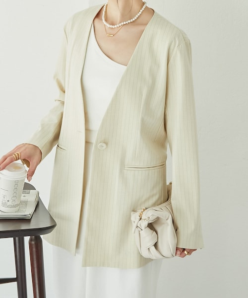 COLLAGE GALLARDAGALANTE(コラージュガリャルダガランテ)の「ピンストライプジャケット(ノーカラージャケット・レディース・アイボリー/ネイビー・F)」の1枚目の写真