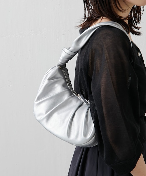 COLLAGE GALLARDAGALANTE（コラージュガリャルダガランテ）の「【PAPILLONNER/パピヨネ】クロワッサンバッグ（トートバッグ・レディース・アイボリー/シルバー・FREE）」の2枚目の写真