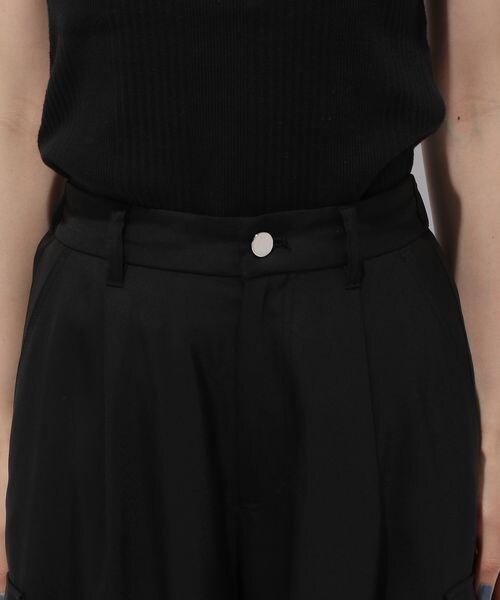 HARE(ハレ)の「2WAYサテンカーゴワイドパンツ(パンツ・レディース・ホワイト05/ブラック09・FREE)」の16枚目の写真