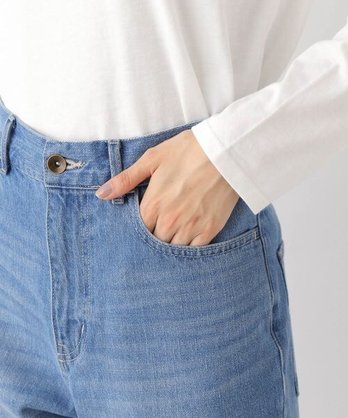 LEPSIM(レプシィム)の「カットオフフレアデニムパンツ(パンツ・レディース・ライトブルー82/ブルー85・M/L)」の14枚目の写真