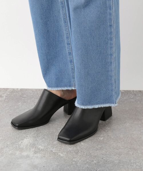 LEPSIM(レプシィム)の「カットオフフレアデニムパンツ(パンツ・レディース・ライトブルー82/ブルー85・M/L)」の15枚目の写真