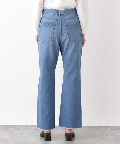 LEPSIM(レプシィム)の「カットオフフレアデニムパンツ(パンツ・レディース・ライトブルー82/ブルー85・M/L)」の12枚目の写真