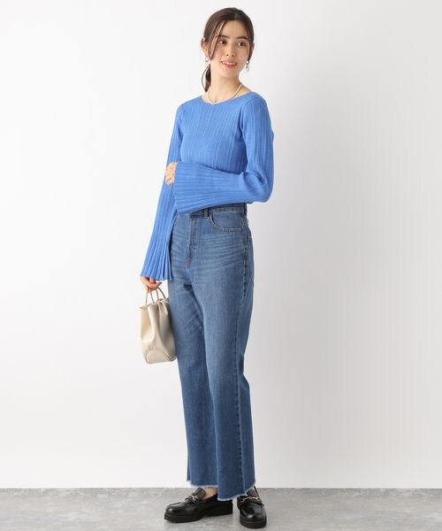 LEPSIM(レプシィム)の「カットオフフレアデニムパンツ(パンツ・レディース・ライトブルー82/ブルー85・M/L)」の9枚目の写真