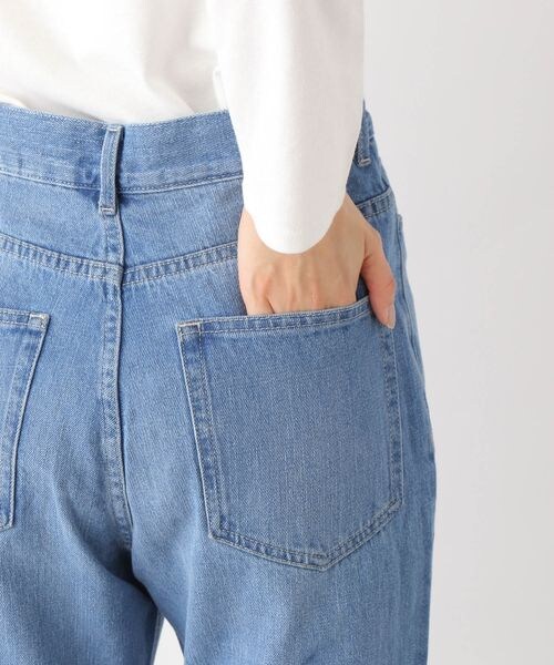 LEPSIM(レプシィム)の「カットオフフレアデニムパンツ(パンツ・レディース・ライトブルー82/ブルー85・M/L)」の16枚目の写真