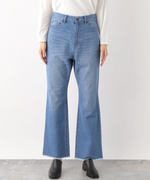 LEPSIM(レプシィム)の「カットオフフレアデニムパンツ(パンツ・レディース・ライトブルー82/ブルー85・M/L)」の10枚目の写真