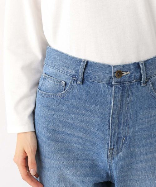 LEPSIM(レプシィム)の「カットオフフレアデニムパンツ(パンツ・レディース・ライトブルー82/ブルー85・M/L)」の13枚目の写真