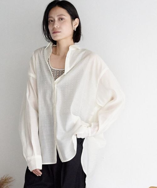 LOWRYS FARM（ローリーズファーム）の「シアーシャツロングスリーブ（トップス・アイボリー08/ブラック09/ガラ10/ピンク25/グリーン72・F）」の4枚目の写真
