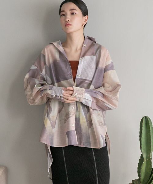 LOWRYS FARM（ローリーズファーム）の「シアーシャツロングスリーブ（トップス・アイボリー08/ブラック09/ガラ10/ピンク25/グリーン72・F）」の2枚目の写真