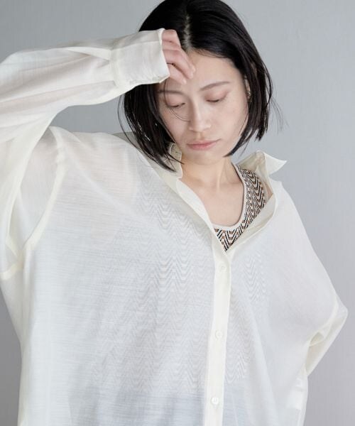 LOWRYS FARM（ローリーズファーム）の「シアーシャツロングスリーブ（トップス・アイボリー08/ブラック09/ガラ10/ピンク25/グリーン72・F）」の9枚目の写真