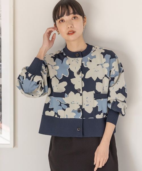 LOWRYS FARM（ローリーズファーム）の「選べる丈感スポンディッシュクルーカーディガン（トップス・オフホワイト05/ブラック×ホワイト10/★WEB限定カラー★ホワイト×ブラック11/★WEB限定カラー★ピンク22/イエロー62/グリーン75/花柄80/ブルー85・ショート丈/ロング丈）」の10枚目の写真