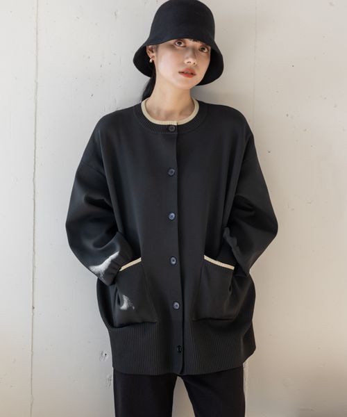 LOWRYS FARM（ローリーズファーム）の「選べる丈感スポンディッシュクルーカーディガン（トップス・オフホワイト05/ブラック×ホワイト10/★WEB限定カラー★ホワイト×ブラック11/★WEB限定カラー★ピンク22/イエロー62/グリーン75/花柄80/ブルー85・ショート丈/ロング丈）」の5枚目の写真