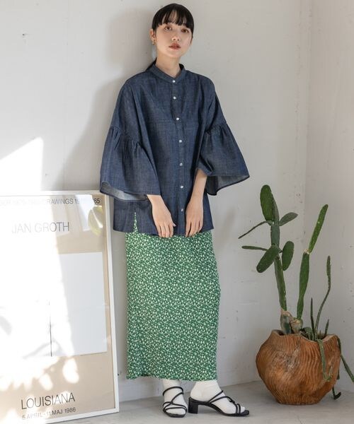 LOWRYS FARM(ローリーズファーム)の「バンドフリルスリーブシャツ7部袖(トップス・アイボリー08/ブラック09/グリーン75/デニム85・FREE)」の14枚目の写真