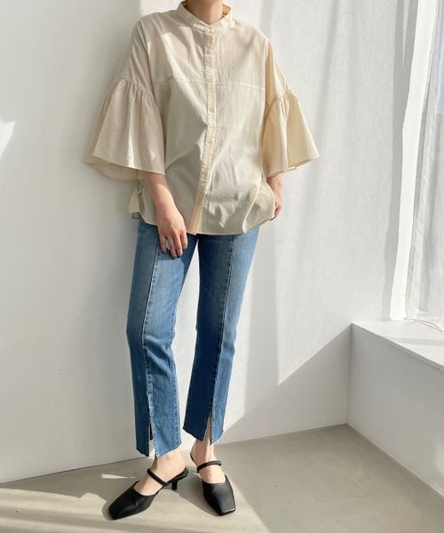 LOWRYS FARM(ローリーズファーム)の「バンドフリルスリーブシャツ7部袖(トップス・アイボリー08/ブラック09/グリーン75/デニム85・FREE)」の6枚目の写真