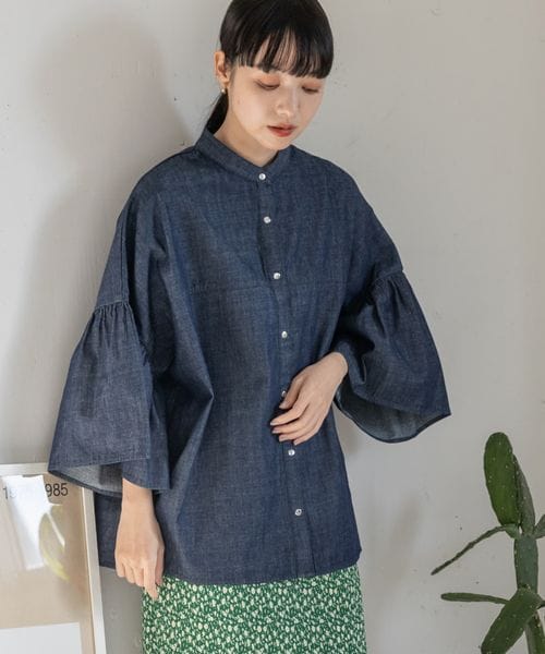 LOWRYS FARM(ローリーズファーム)の「バンドフリルスリーブシャツ7部袖(トップス・アイボリー08/ブラック09/グリーン75/デニム85・FREE)」の2枚目の写真