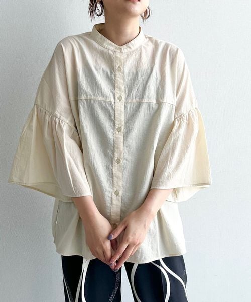 LOWRYS FARM(ローリーズファーム)の「バンドフリルスリーブシャツ7部袖(トップス・アイボリー08/ブラック09/グリーン75/デニム85・FREE)」の7枚目の写真