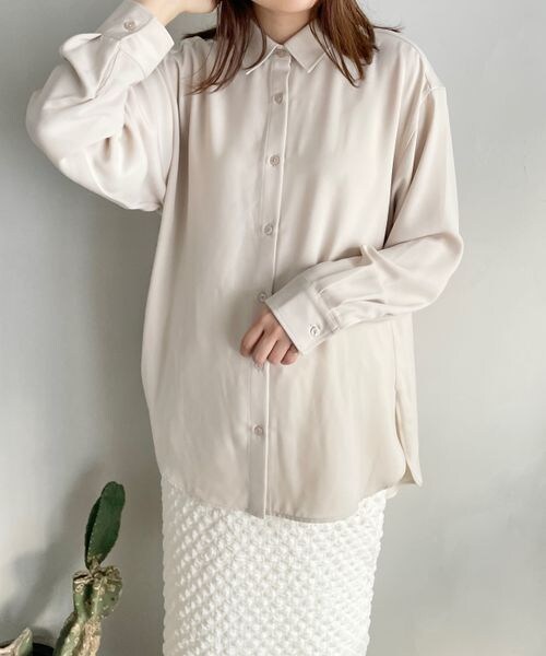 LOWRYS FARM（ローリーズファーム）の「イージーケアシャツ（トップス・アイボリー08/グレー18/ピンク22/ベージュ52・ショート丈/ロング丈）」の4枚目の写真