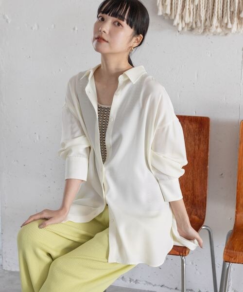 LOWRYS FARM（ローリーズファーム）の「イージーケアシャツ（トップス・アイボリー08/グレー18/ピンク22/ベージュ52・ショート丈/ロング丈）」の5枚目の写真