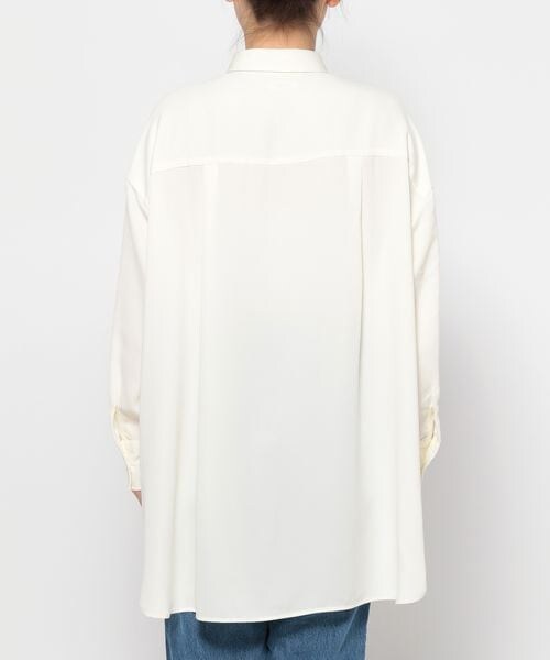 LOWRYS FARM（ローリーズファーム）の「イージーケアシャツ（トップス・アイボリー08/グレー18/ピンク22/ベージュ52・ショート丈/ロング丈）」の22枚目の写真