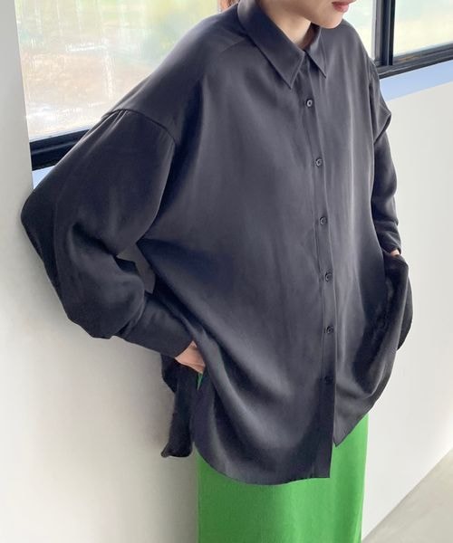 LOWRYS FARM（ローリーズファーム）の「イージーケアシャツ（トップス・アイボリー08/グレー18/ピンク22/ベージュ52・ショート丈/ロング丈）」の2枚目の写真