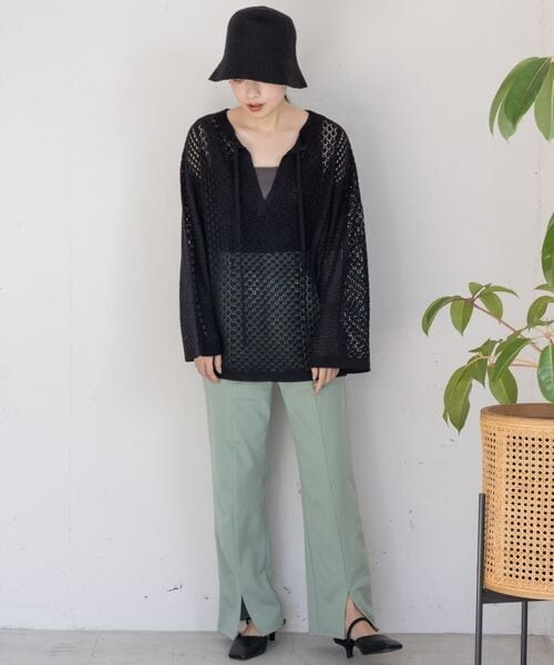 LOWRYS FARM(ローリーズファーム)の「スタイルUPスリットポンチパンツ(パンツ・アイボリー08/ブラック09/オレンジ45/グリーン72・M/L)」の15枚目の写真