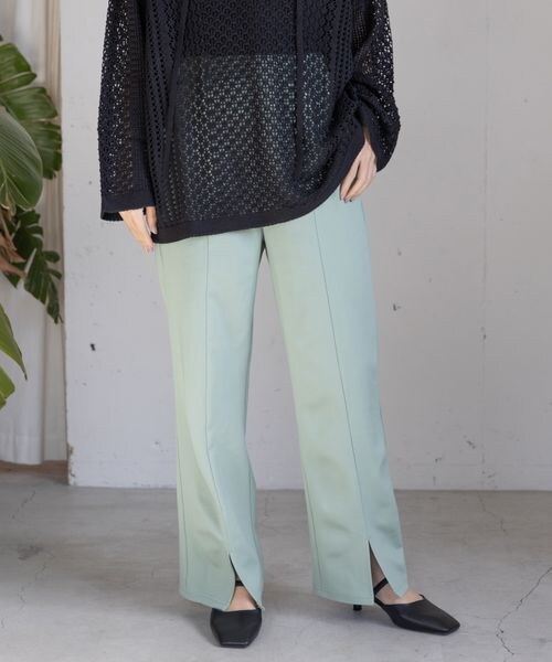 LOWRYS FARM(ローリーズファーム)の「スタイルUPスリットポンチパンツ(パンツ・アイボリー08/ブラック09/オレンジ45/グリーン72・M/L)」の2枚目の写真