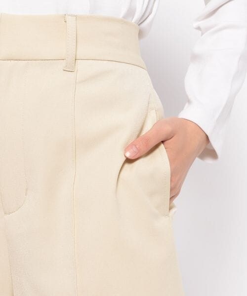 LOWRYS FARM(ローリーズファーム)の「ハイウエストピンタックショートパンツ(パンツ・アイボリー08/ブラック09/グレー18・F)」の17枚目の写真
