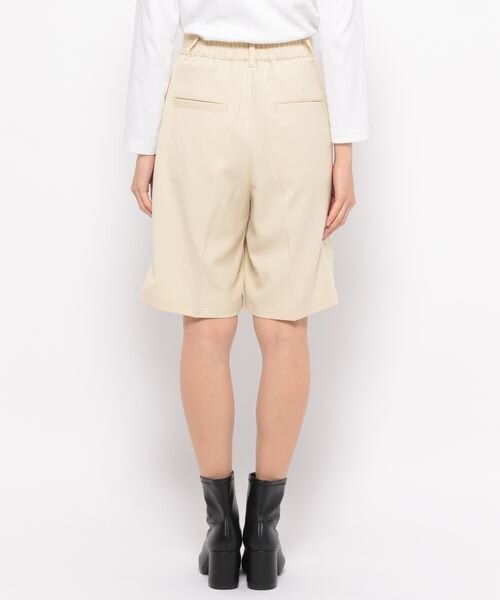 LOWRYS FARM(ローリーズファーム)の「ハイウエストピンタックショートパンツ(パンツ・アイボリー08/ブラック09/グレー18・F)」の15枚目の写真