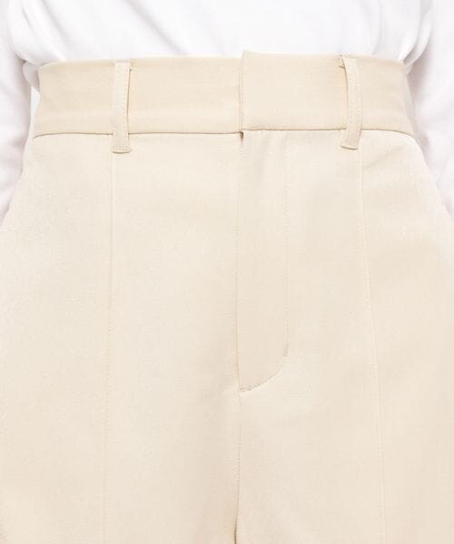 LOWRYS FARM(ローリーズファーム)の「ハイウエストピンタックショートパンツ(パンツ・アイボリー08/ブラック09/グレー18・F)」の16枚目の写真