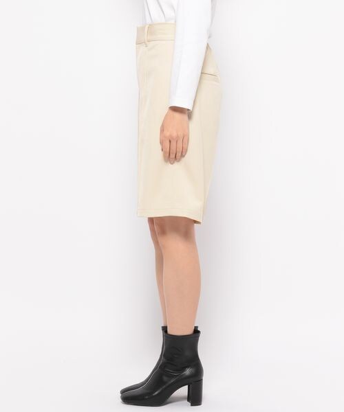 LOWRYS FARM(ローリーズファーム)の「ハイウエストピンタックショートパンツ(パンツ・アイボリー08/ブラック09/グレー18・F)」の14枚目の写真