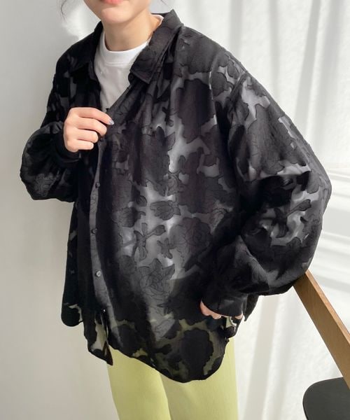 LOWRYS FARM（ローリーズファーム）の「ジャガードレースシャツロングスリーブ（トップス・オフ05/ブラック09/グリーン72・F）」の2枚目の写真