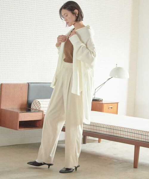 LOWRYS FARM(ローリーズファーム)の「スタイルUPハイウエストワイドパンツ(パンツ・レディース・アイボリー08/ブラック09/グレー15/グリーン72・WEB限定XS/S/M/L)」の8枚目の写真