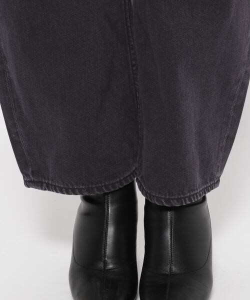 LOWRYS FARM(ローリーズファーム)の「カーブデニムパンツ(パンツ・ブラック09・M/L)」の11枚目の写真