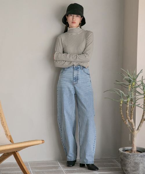 LOWRYS FARM(ローリーズファーム)の「CONEカーブデニムパンツ*(パンツ・ライトブルー10/ブルー85・M/L)」の6枚目の写真