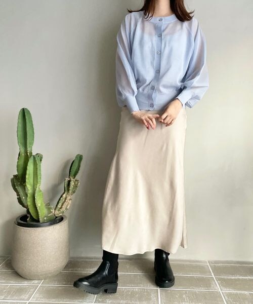 LOWRYS FARM(ローリーズファーム)の「シアーボリュームスリーブカーデロングスリーブ*(トップス・オフ05/ブラック09/ベージュ52/ブルー82・F)」の17枚目の写真