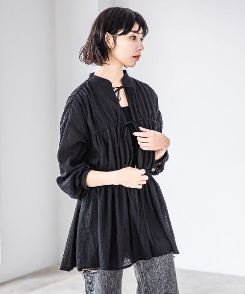 PAGEBOY（ページボーイ）の「フロントリボンチュニックブラウス（トップス・オフホワイト05/ブラック09/イエロー71・F）」の12枚目の写真