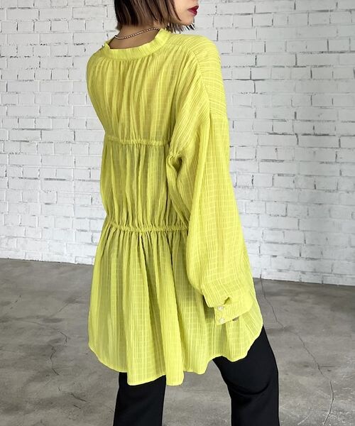 PAGEBOY（ページボーイ）の「フロントリボンチュニックブラウス（トップス・オフホワイト05/ブラック09/イエロー71・F）」の14枚目の写真