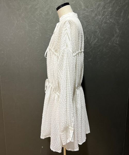 PAGEBOY（ページボーイ）の「フロントリボンチュニックブラウス（トップス・オフホワイト05/ブラック09/イエロー71・F）」の19枚目の写真