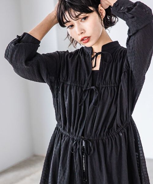 PAGEBOY（ページボーイ）の「フロントリボンチュニックブラウス（トップス・オフホワイト05/ブラック09/イエロー71・F）」の9枚目の写真