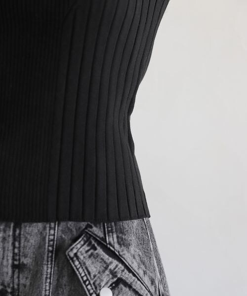 PAGEBOY(ページボーイ)の「スクエアネックニットタンク(トップス・オフホワイト05/ブラック09/チャコール18/イエロー71/ミント81・F)」の21枚目の写真