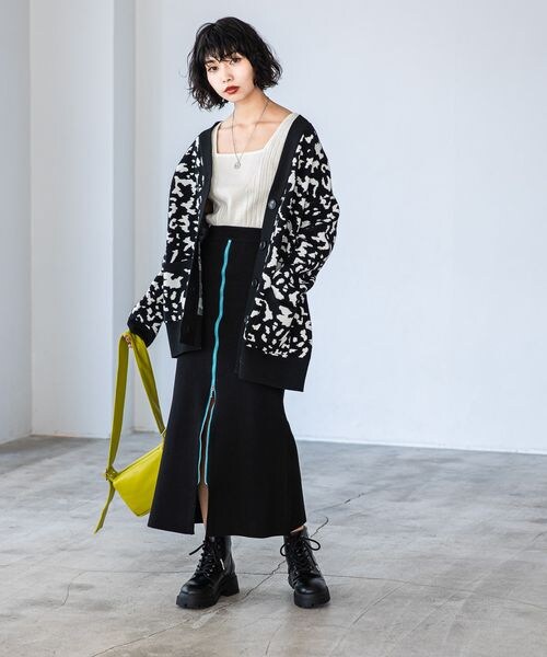 PAGEBOY(ページボーイ)の「スクエアネックニットタンク(トップス・オフホワイト05/ブラック09/チャコール18/イエロー71/ミント81・F)」の7枚目の写真