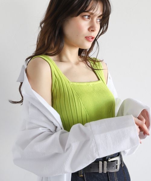 PAGEBOY(ページボーイ)の「スクエアネックニットタンク(トップス・オフホワイト05/ブラック09/チャコール18/イエロー71/ミント81・F)」の12枚目の写真