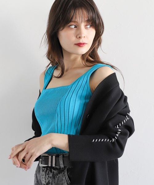 PAGEBOY(ページボーイ)の「スクエアネックニットタンク(トップス・オフホワイト05/ブラック09/チャコール18/イエロー71/ミント81・F)」の3枚目の写真