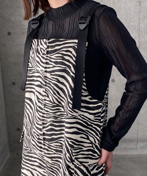 PAGEBOY（ページボーイ）の「ラメシアープリーツプルオーバー（トップス・オフホワイト05/ブラック09/ラベンダー92・F）」の5枚目の写真