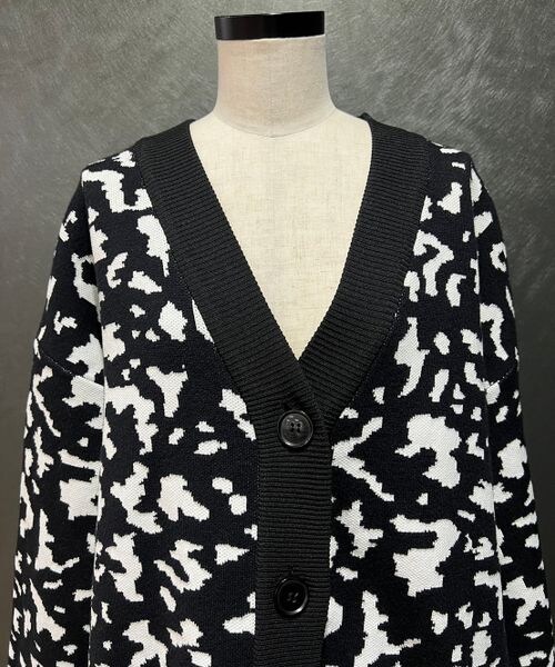 PAGEBOY（ページボーイ）の「WジャガードアソートVカーディガン（トップス・モノトーン柄01/ブラック09/ブルー柄80・F）」の22枚目の写真