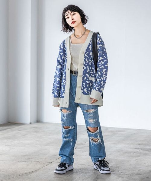 PAGEBOY（ページボーイ）の「WジャガードアソートVカーディガン（トップス・モノトーン柄01/ブラック09/ブルー柄80・F）」の17枚目の写真