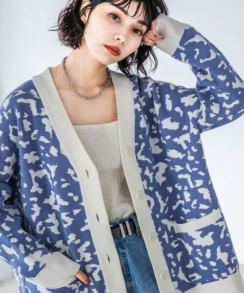 PAGEBOY（ページボーイ）の「WジャガードアソートVカーディガン（トップス・モノトーン柄01/ブラック09/ブルー柄80・F）」の13枚目の写真