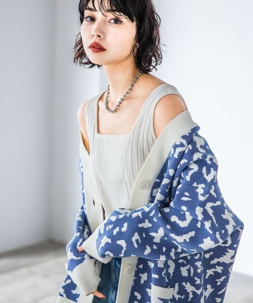 PAGEBOY（ページボーイ）の「WジャガードアソートVカーディガン（トップス・モノトーン柄01/ブラック09/ブルー柄80・F）」の15枚目の写真