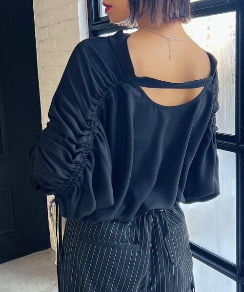 PAGEBOY（ページボーイ）の「ドロストスリーブブラウス（トップス・オフホワイト05/ブラック09/グレージュ12/ブルー86・F）」の9枚目の写真